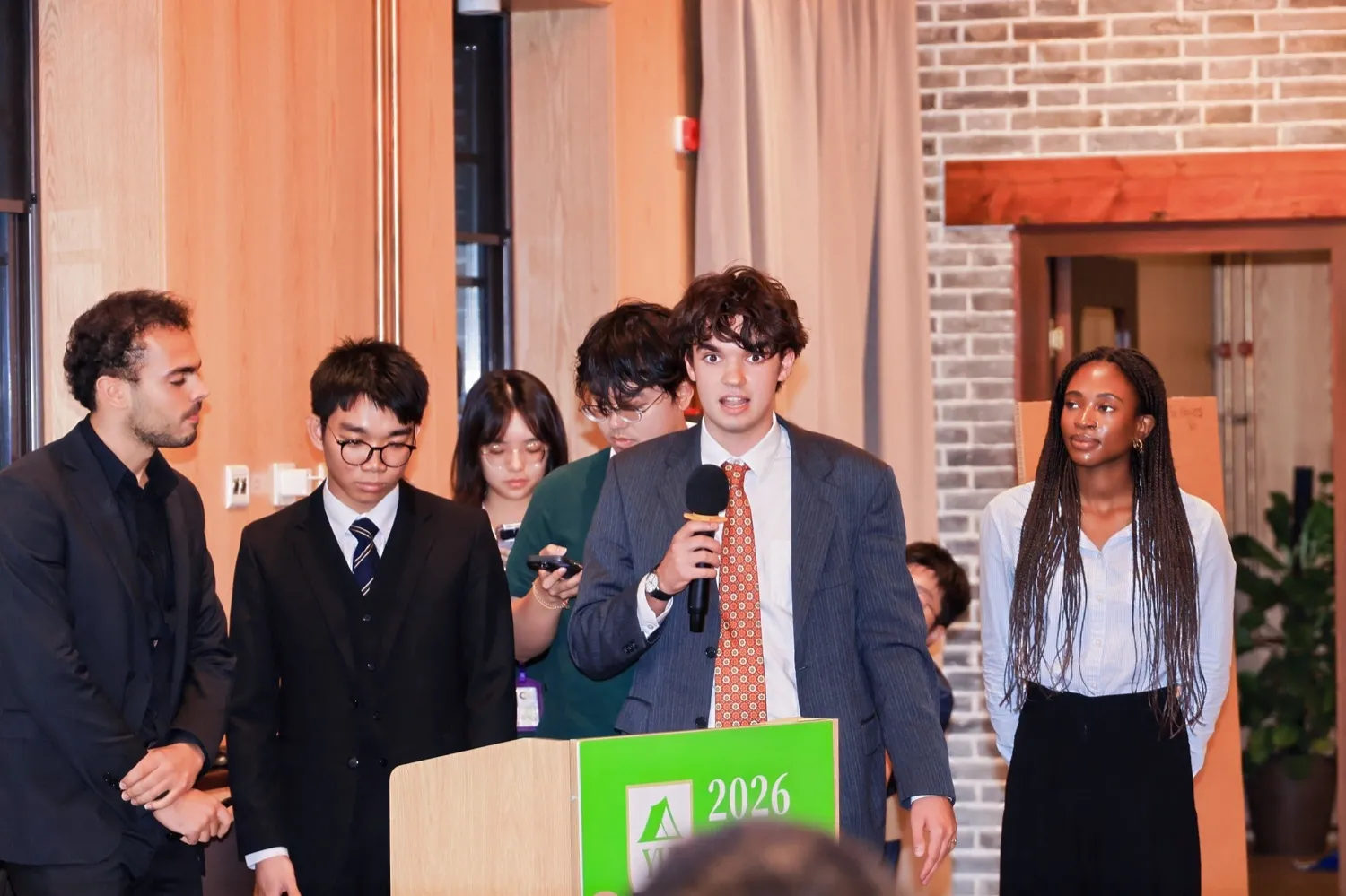 Team 6 presenting at the final showcase