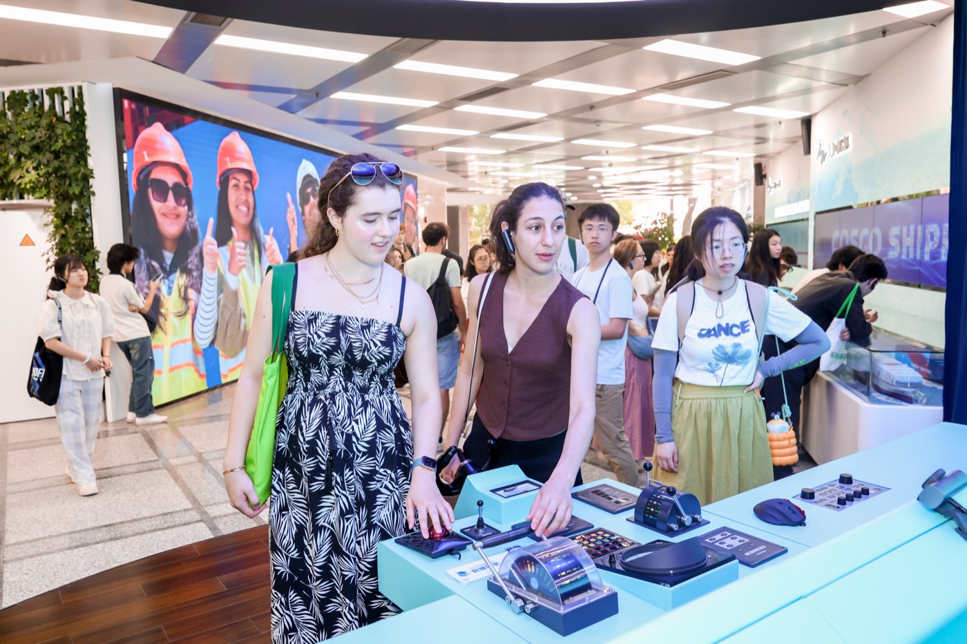 Observing Shanghai's industrial development through finance, shipping and artificial intelligence